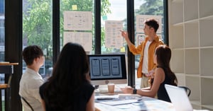 Portada blog Diseño de servicios vs diseño de productos - Grupo UPAX