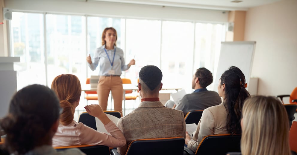 https://24172997.fs1.hubspotusercontent-na1.net/hubfs/24172997/Grupo%20UPAX/Blog/BLOG%20junio%2026/focus%20groups%20spots%20pol%C3%ADticos.png