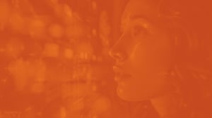 Fondo abstracto en tonos naranja con formas difusas y destellos de luz, creando un efecto dinámico y moderno.